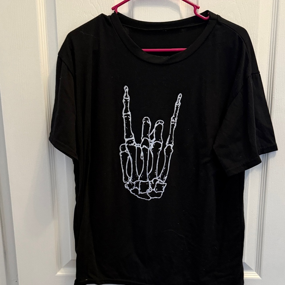 Source Unknown Black Short Sleeve Tee with White Skeleton Hand Print.